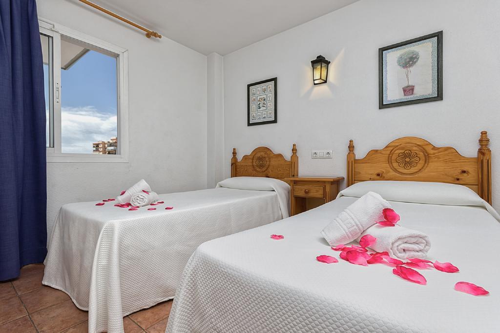 Apartamentos Embajador Фуэнхирола Экстерьер фото